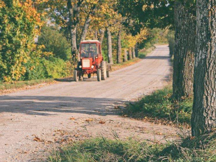 Traktor na ulicy